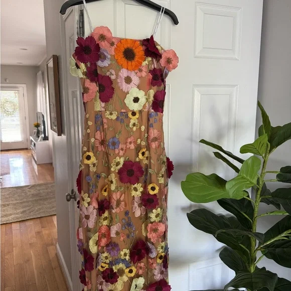 Elliatt Helena Embroidered Dress - Picture 5 of 14